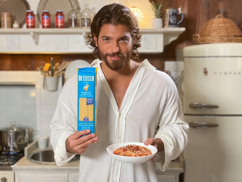 samishg80's tweet photo. Can'ın yaptığı herşey ne kadar kaliteli, ciddi düşünülmüş ve iyi hazırlanmış! Hem parfümü, hem logosu, hem derneği, hem yapılan işler, reklam filmleri hepsi adına yakışır yüksek seviyede! 👏👏👏 #CanYaman https://t.co/xRaHUIJpgp
