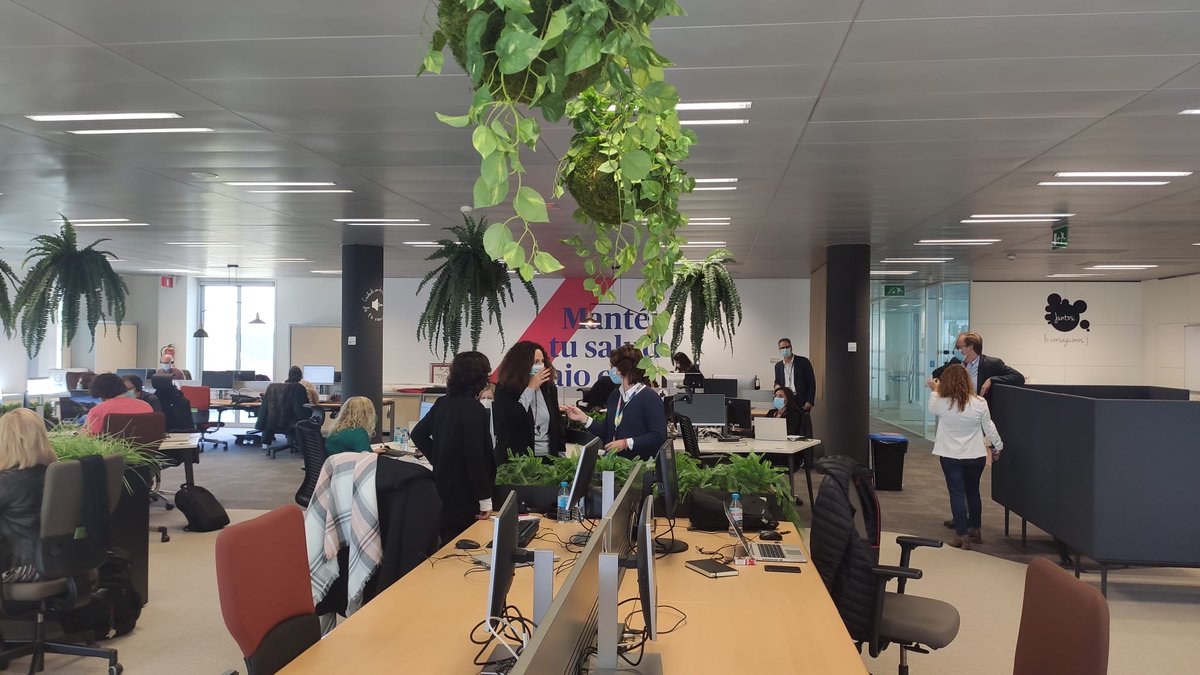 OlgaSanchezR's tweet photo. Ha sido muy emocionante volver hoy a Barcelona y pasar el día con los equipos de Cornellá y del equipo del centro médico de Barcelona. Emocionan los #reencuentros y llenan de energía. Gracias por vuestro trabajo y compromiso. https://t.co/yb6GuUc7c9