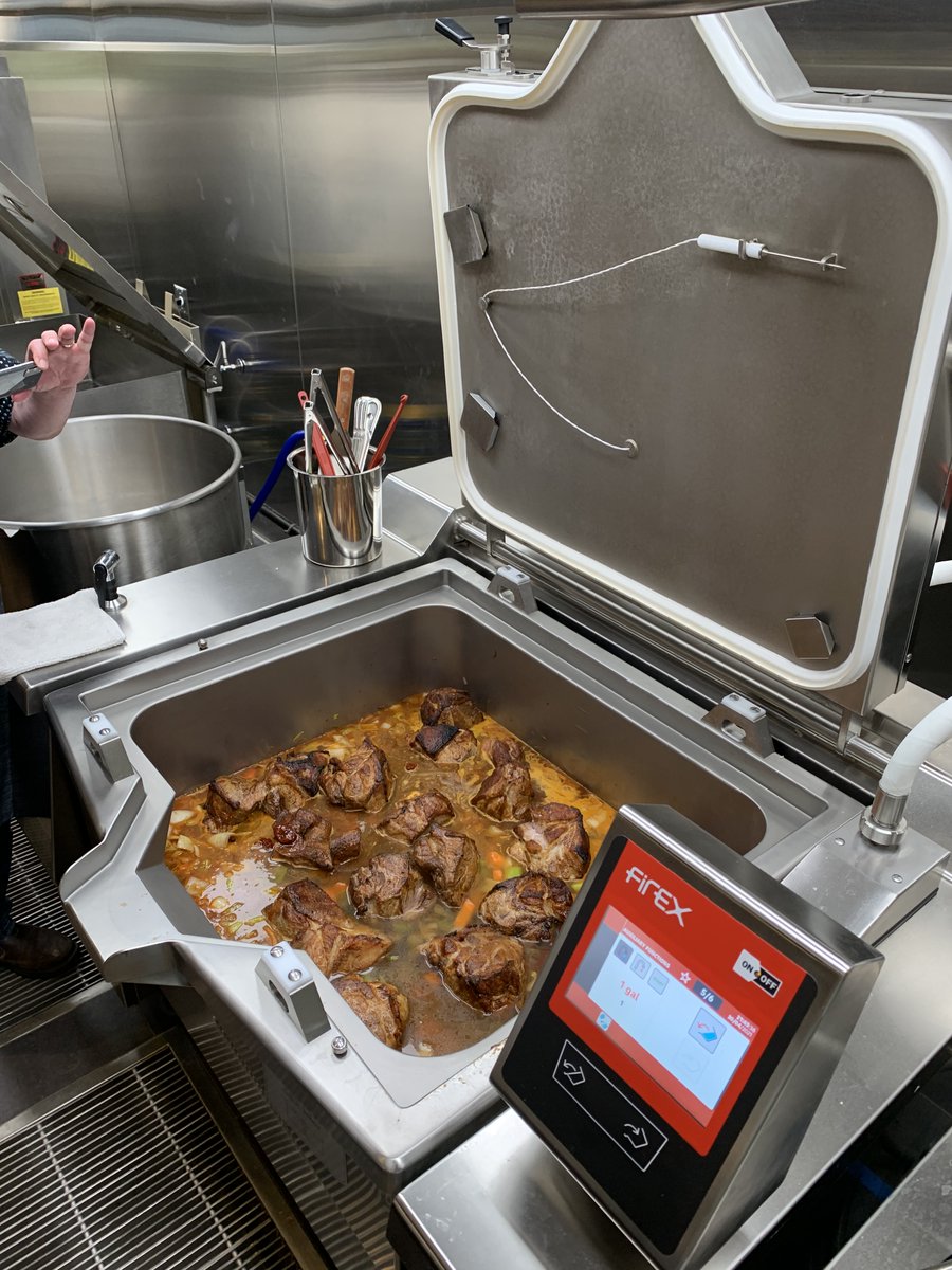 SEFA_LLC's tweet photo. Chef Jason Hall at the @middlebycooking Innovation Kitchen, a.k.a. The MIK, demoing how quickly Firex's Autoclave BetterPans can cook products.
#FirexNA #Firex #CrownSteamGroup #CrownNA #Marketforge #cucimix #convectionsteamers #braisingpans #chefslife #restaurantequipment https://t.co/4EWBidhml7