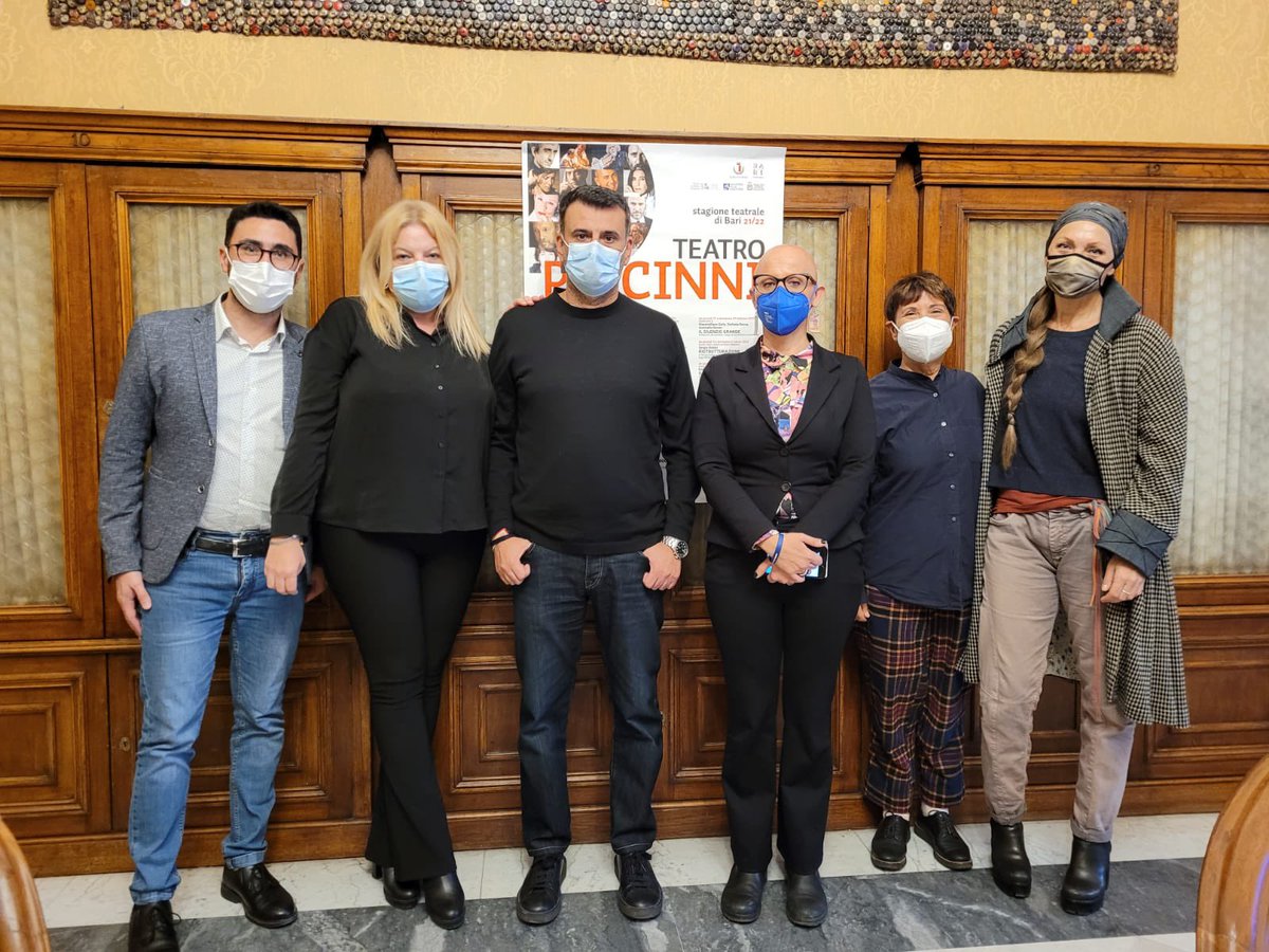 StampaTpp's tweet photo. Arriva anche al @teatropiccinni di #Bari la stagione teatrale 2021/2022. Programma, presentazione e dichiarazioni qui https://t.co/3SZM3wn1Dl @TeatroPubblPugl @ComunediBari https://t.co/NOH2Ju5hrj