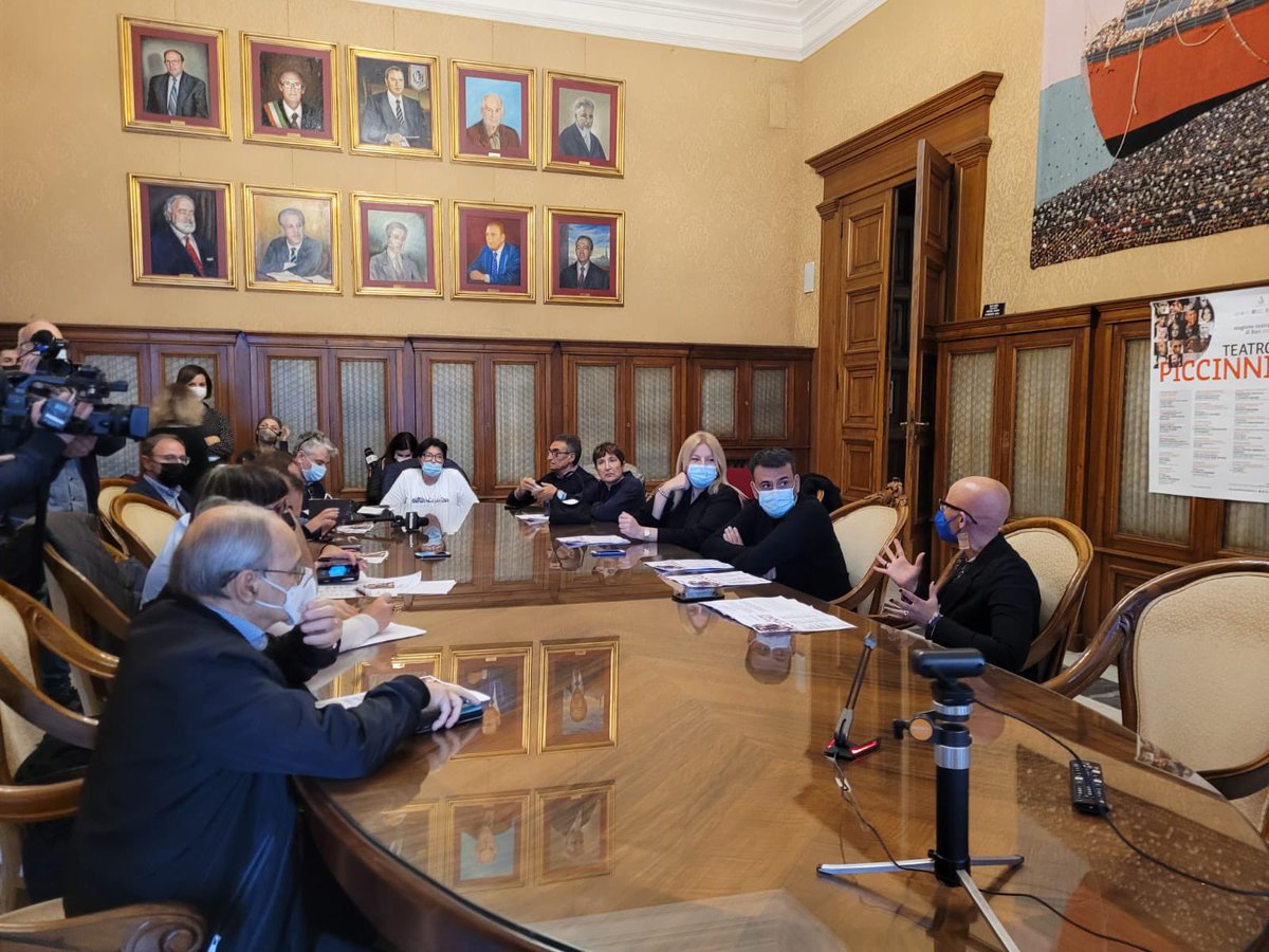 Arriva anche al @teatropiccinni di #Bari la stagione teatrale 2021/2022. Programma, presentazione e dichiarazioni qui teatropubblicopugliese.it/stampa/a-palaz… <a href="/TeatroPubblPugl/">TPP</a> <a href="/ComunediBari/">Comune di Bari</a>