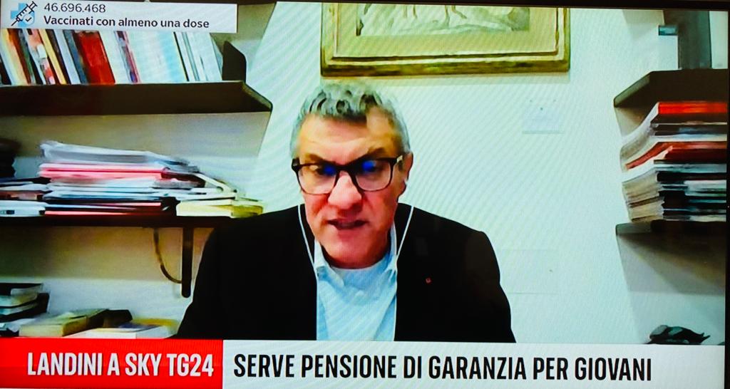 cgilnazionale's tweet photo. "Non è il momento di dare soldi a tutti, è il momento di aumentare il netto in busta paga a lavoratori e pensionati con una vera riforma del #fisco". #MaurizioLandini a @SkyTG24 https://t.co/JQ7190Zun2