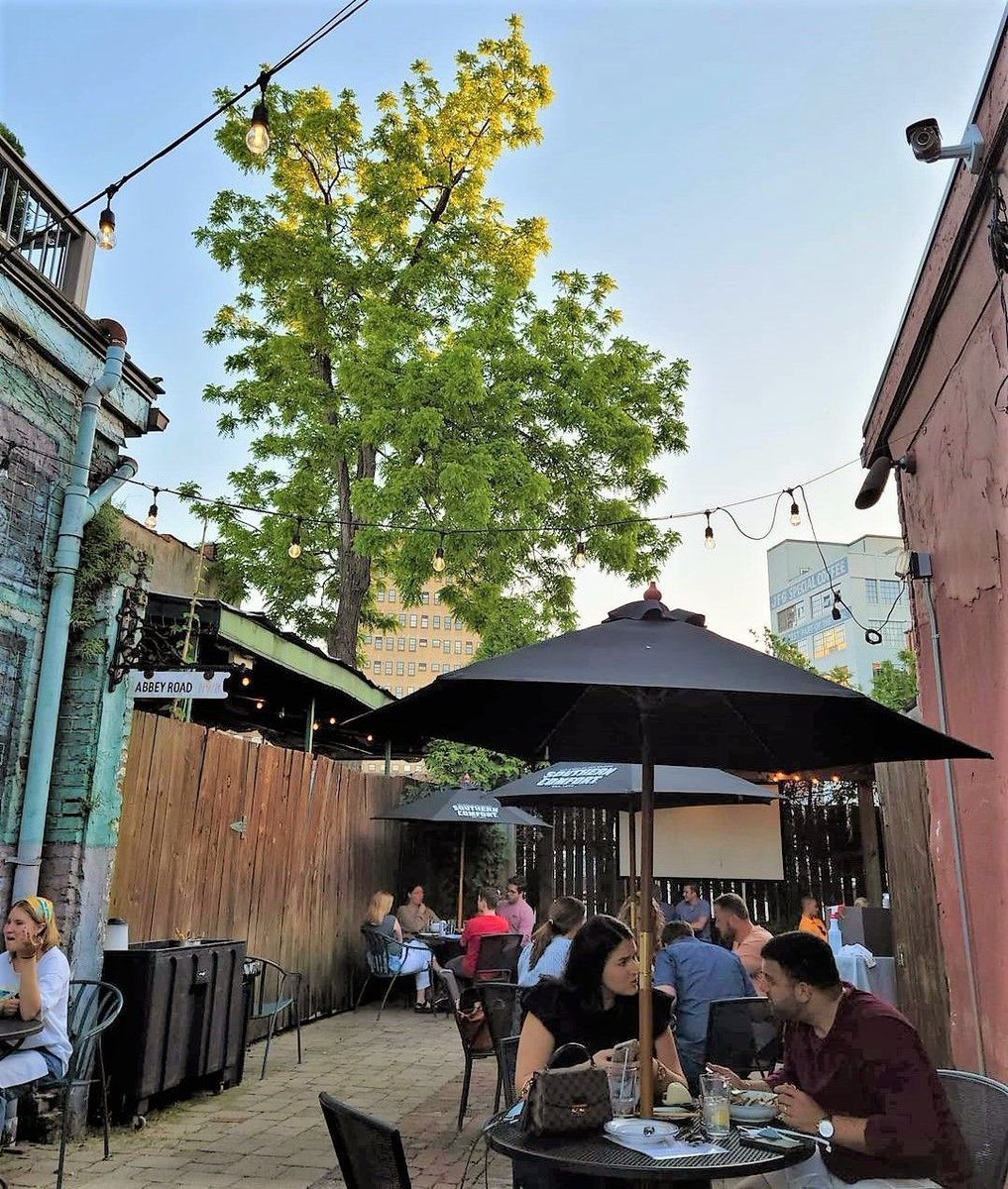 downtownknox's tweet photo. #Honeymouth is hosting an outdoor market with makers, bakers, and artists on @knoxkaizen's patio this Sunday, November 7 from 11am - 5pm! 📷 @jarrettbpeters https://t.co/NdNSyWB4WR