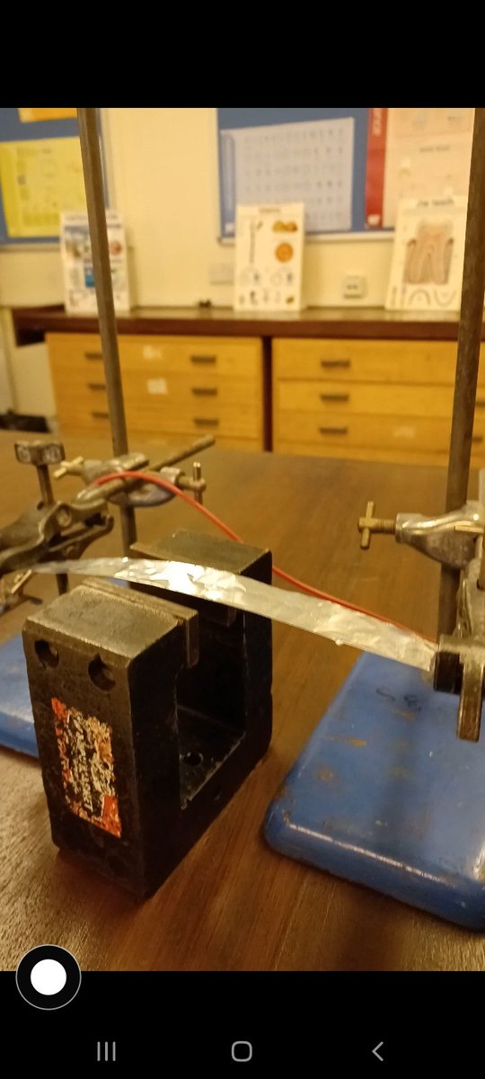 JosieKitchiner's tweet photo. Our science technicians at @CastleManor are amazing.
Can I get a buzzer on rope? Sure.
Can I get a ribbon tweeter? Of course.
Can I get a bed of nails? Absolutely
#nailedit #preproom #iteachphysics https://t.co/ytN8QZaujP