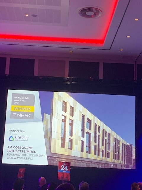 Raven Roofing Supplies congratulate TA Colbourne Projects winning the Rainscreen category sponsored by Siderise 👏

#RoofingAwards2021 @TheNFRC @UKRoofingAwards #RA2021 @Siderise