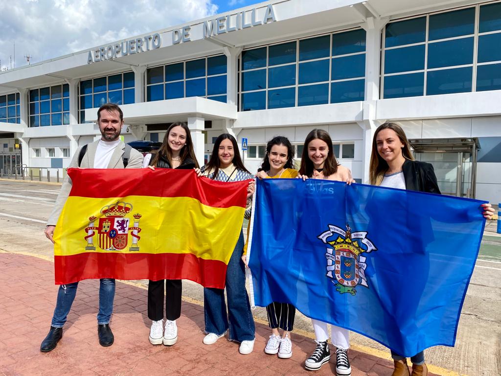 ies_jafernandez's tweet photo. Empieza la aventura para esta representación de nuestro instituto que hoy ha partido  hacia Islas Reunión para asistir a una de las reuniones transnacionales previstas en el marco de nuestro Proyecto #Erasmus "Stepping up to the SDG". @sepiegob @EUErasmusPlus #ODS #SDG #Erasmus https://t.co/xXTNCvxUlf