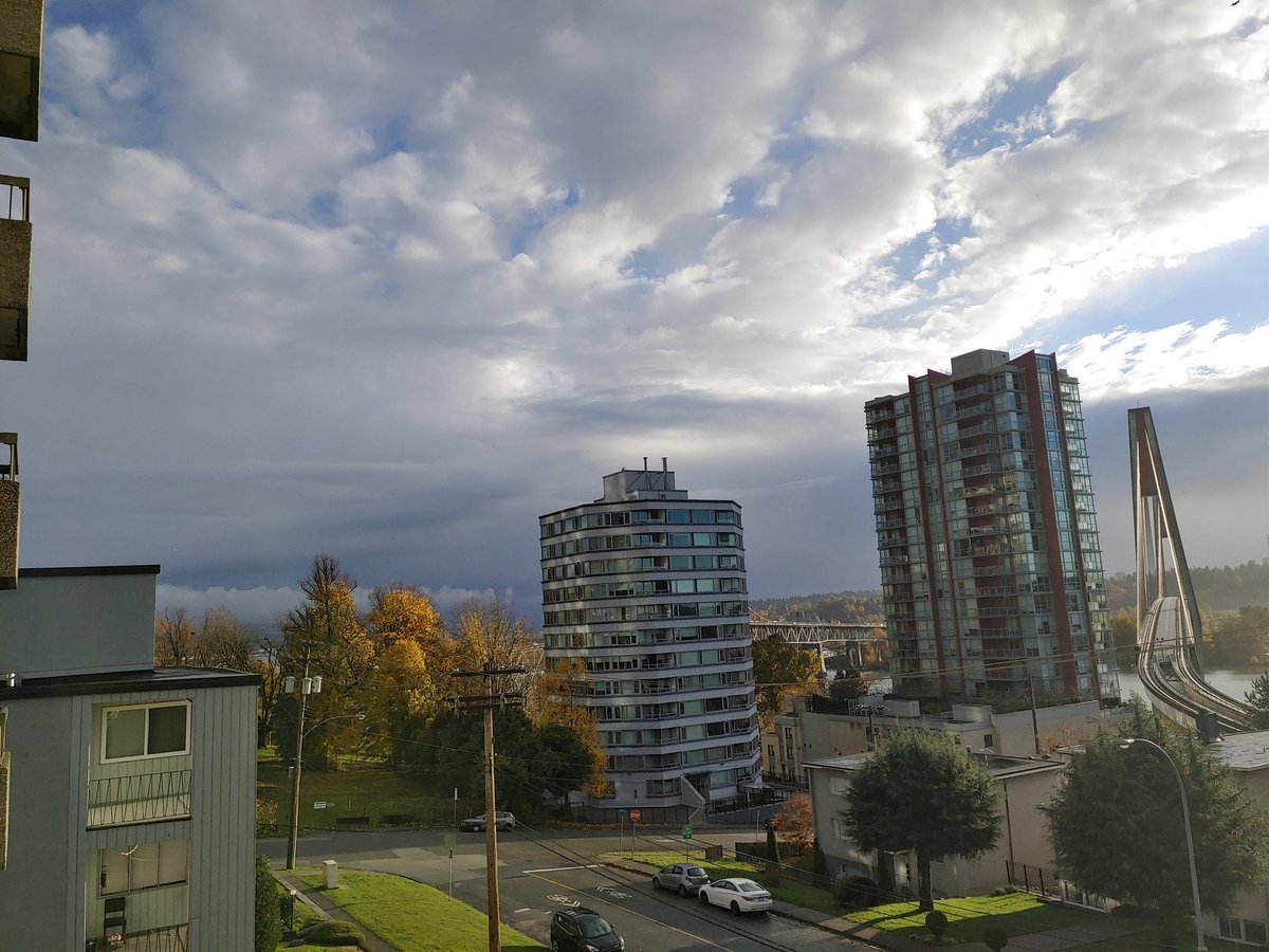 stephenbraverm1's tweet photo. No Double Rainbows but sunny now in #NewWestminster #ShareYourWeather #HappyFriday #ThinkPositive #FindTheBrightside #MrBrightside https://t.co/x9uAlC6LyN