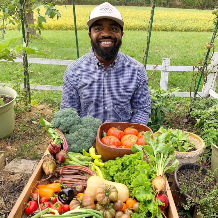 afrovegnsociety's tweet photo. Happy Food Justice Friday! We can’t get over how plentiful @keegans_garden’s Fall harvest looks😍🙌🏾 He stays growing the best looking produce for his community &amp; we are here for it!
⠀
Are y’all diggin these Fall vibes too? If so, what produce is in season in your area? 🍂🍅🥦🌶 https://t.co/7Zi4pCmyPy