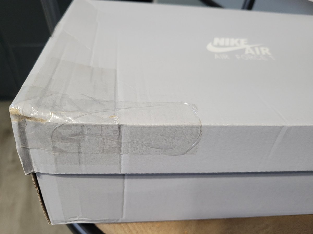 PG_301's tweet photo. @KITH @kith_cs sent a package out to me looking like this. Had the nerve to send me someone's beat up return with the boxed taped up smh. https://t.co/Q5eeabtI30