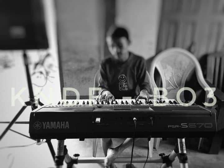 Tw // Sensitive Content
APhekone PDF Comrade,an art enthusiast who was able to create the most beautiful sounds with his soft and beautiful fingers,accidentally injured while working on a mission.
#Nov5Coup 
#WhatsHappeningInMyanmar