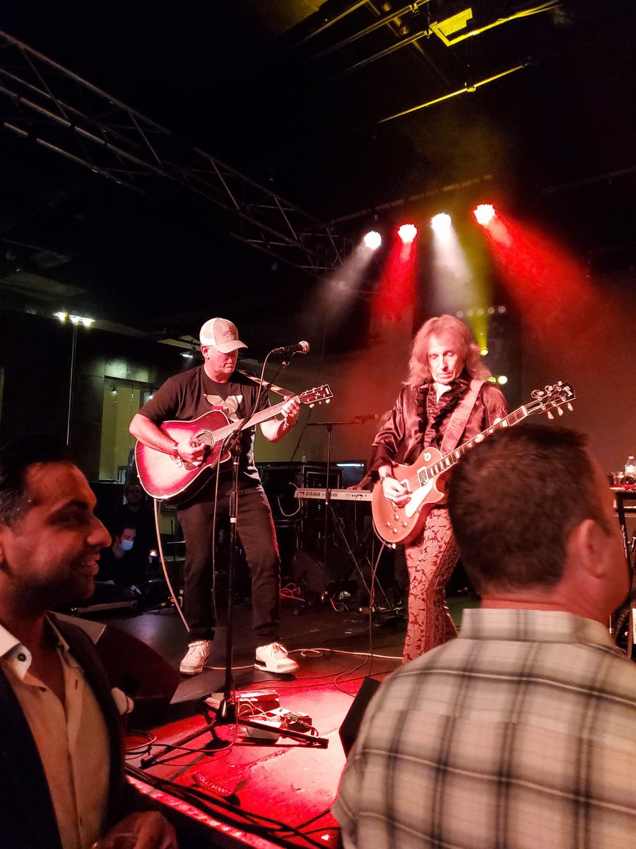 Intelisys Late Night Party with Hollywood Stones!

Great times with great partners and friends!

 #DJToastRockingTheHouse

#intelisysismakingithappen 

#spectrumpartnerprogram