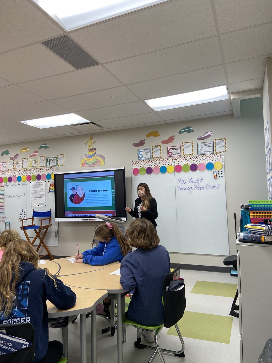 MoyerPhysEd's tweet photo. Career Fair at Moyer! Thanks so much to our amazing presenters! #curiouscriticalthinker #globalcommunicator #❤️2Move @FTSUPT @FTMoyerES @FTSchools https://t.co/ookYKrK6hU