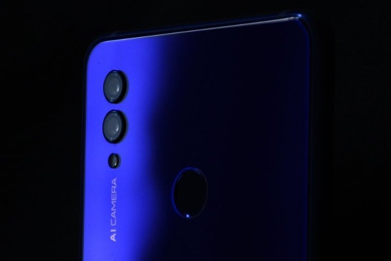 smartechdaily's tweet photo. تصميم الكاميرات المستخدم في جهاز #GalaxyS22Ultra ظهر أول مرة سنة 2018 مع جهاز #Honor8X، ثم جهاز #HonorNote10 و بعدها جهاز #LgVelvet https://t.co/sJSaI4j6Rj
