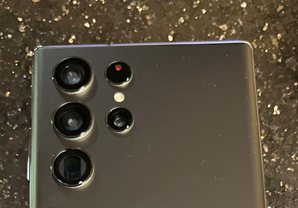 smartechdaily's tweet photo. تصميم الكاميرات المستخدم في جهاز #GalaxyS22Ultra ظهر أول مرة سنة 2018 مع جهاز #Honor8X، ثم جهاز #HonorNote10 و بعدها جهاز #LgVelvet https://t.co/sJSaI4j6Rj