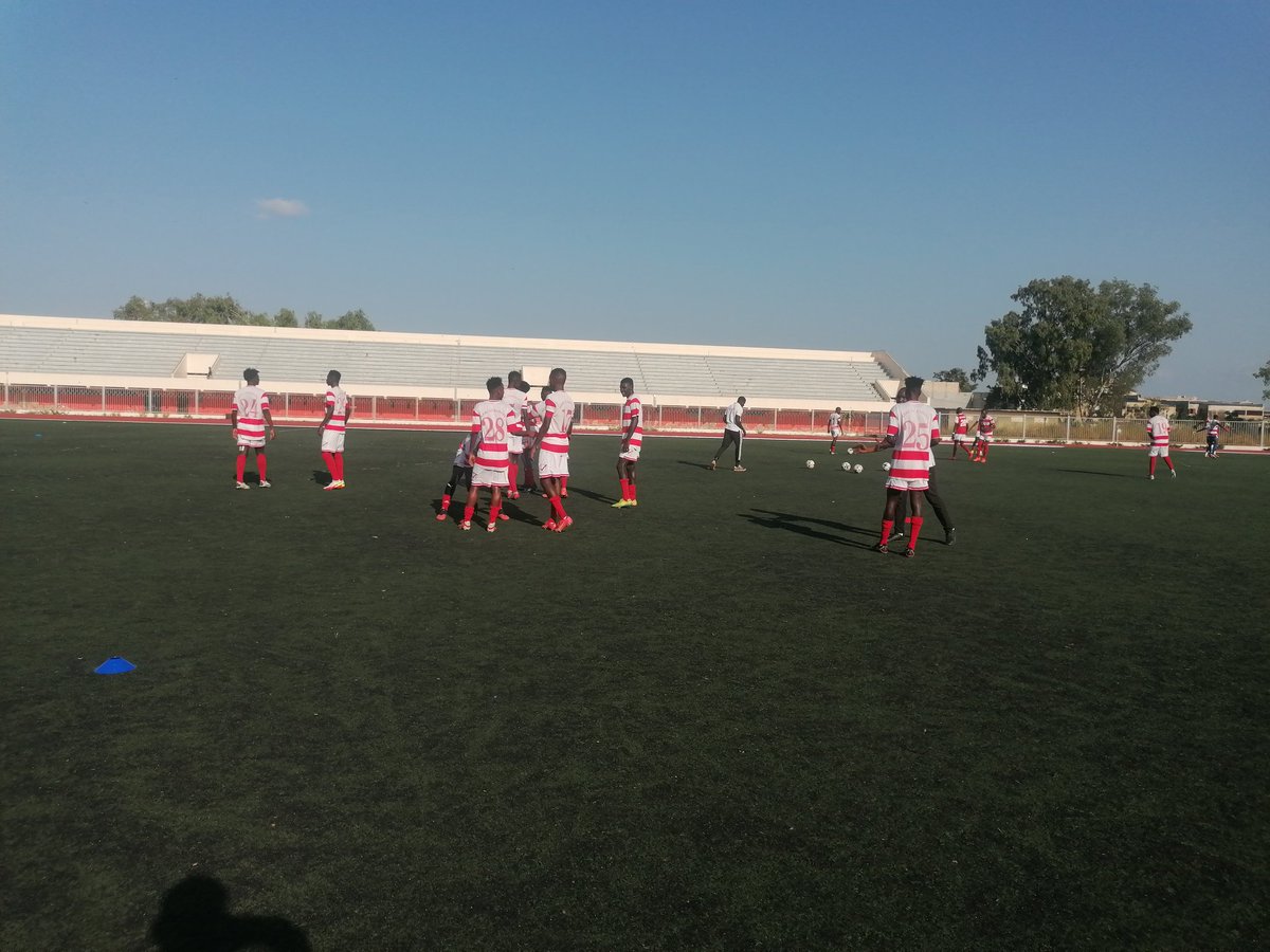 RealDeBanjulFC's tweet image. Kick-off delayed.

The game will kick start at about 17:00 as the officials of the match couldn't make on time to the ground.

Warm-ups underway, at Stade Aline Sitoe Diatta.

#CasaRDB #InternationalClubFriendly