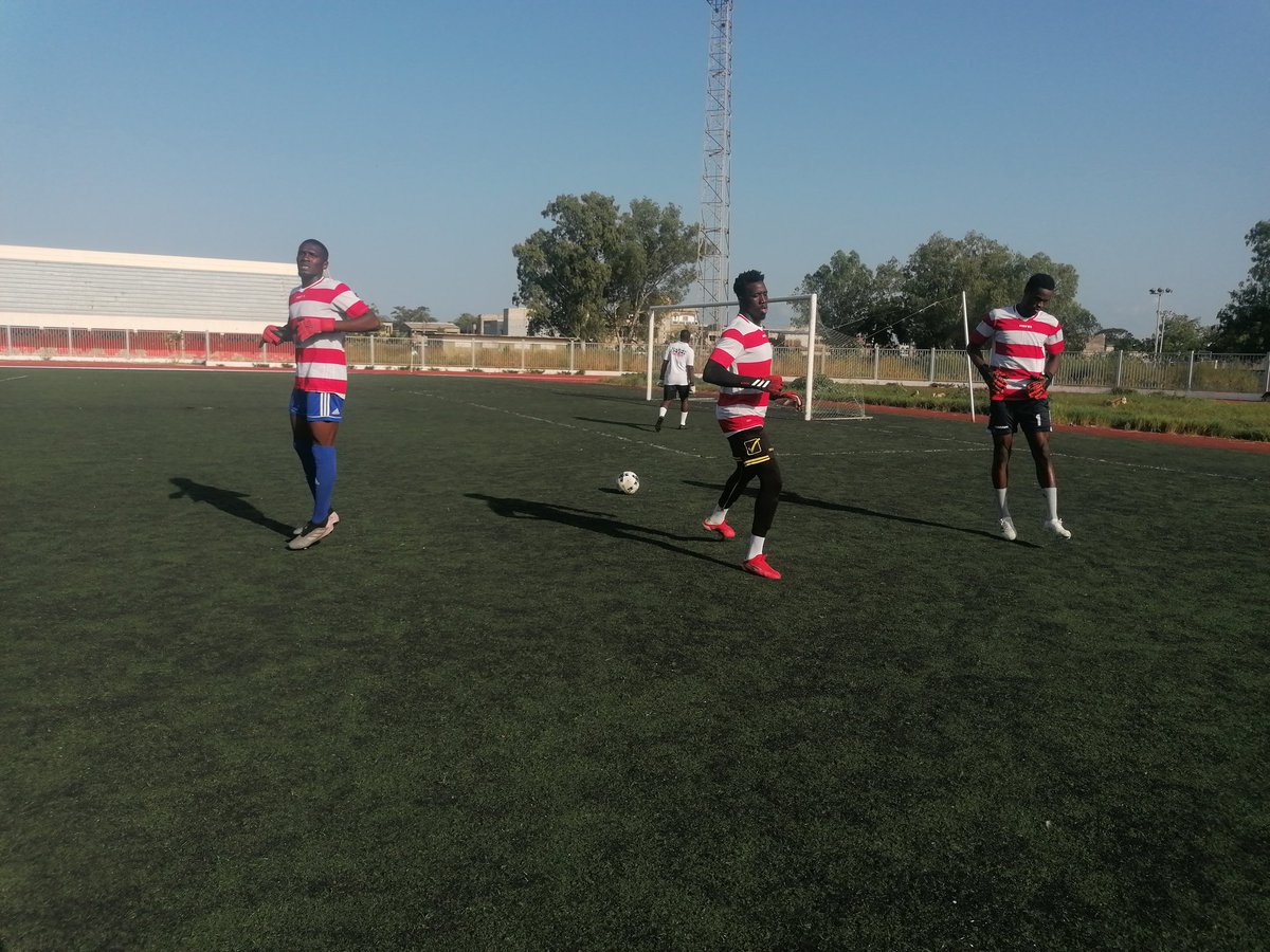 RealDeBanjulFC's tweet image. Kick-off delayed.

The game will kick start at about 17:00 as the officials of the match couldn't make on time to the ground.

Warm-ups underway, at Stade Aline Sitoe Diatta.

#CasaRDB #InternationalClubFriendly