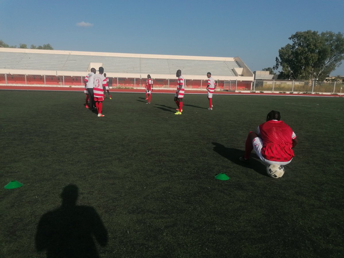RealDeBanjulFC's tweet image. Kick-off delayed.

The game will kick start at about 17:00 as the officials of the match couldn't make on time to the ground.

Warm-ups underway, at Stade Aline Sitoe Diatta.

#CasaRDB #InternationalClubFriendly