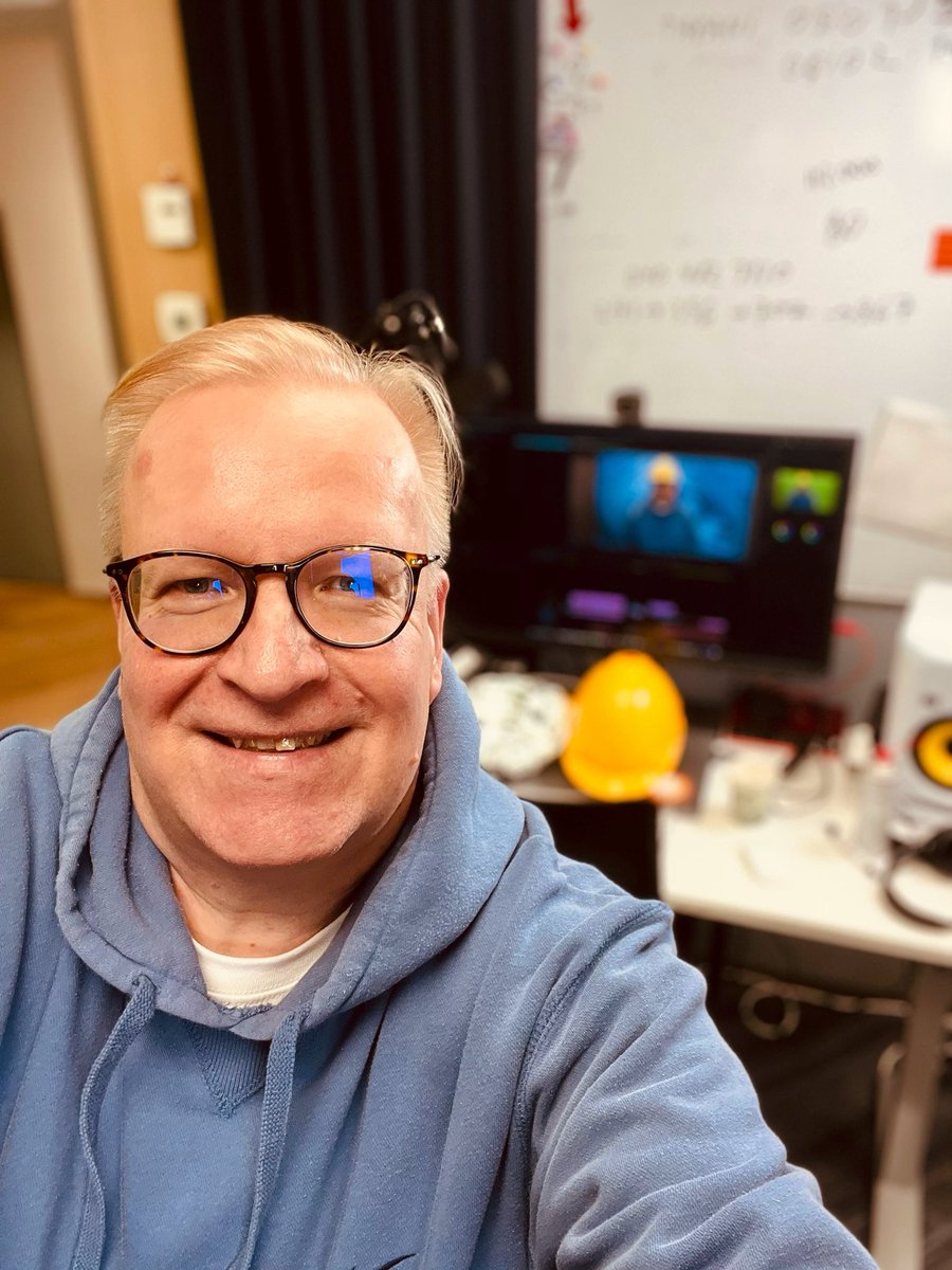 IT_Kimmo's tweet photo. @IT_Kimmo kävi nauhoittamassa lyhyen koulutusvideon koskien #Kimmovshuijari tapausta @eoppivaFi
Miten #verkkorikollinen toimi? Mitkä ovat keskeiset opit?
Huomaa, #kypärä ei auta kuin #fyysinen maailma, #Digimaailma’ssa tarvitset sitä, mitä kypärä suojelee!
#MMKT
#ITKimmo https://t.co/qsKR7svrII