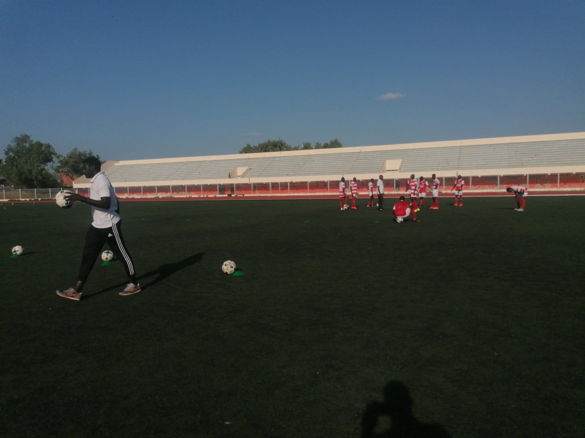 RealDeBanjulFC's tweet image. Kick-off delayed.

The game will kick start at about 17:00 as the officials of the match couldn't make on time to the ground.

Warm-ups underway, at Stade Aline Sitoe Diatta.

#CasaRDB #InternationalClubFriendly