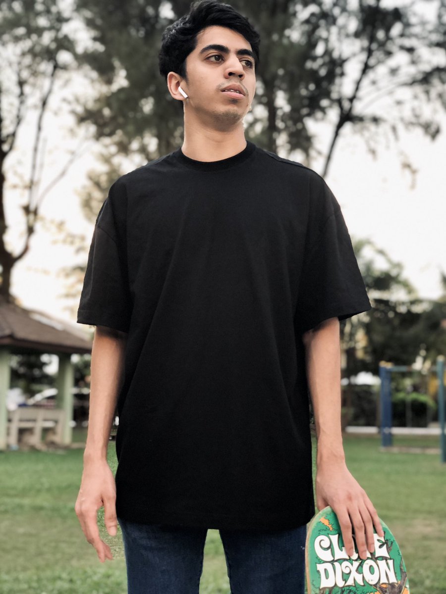 overbros_'s tweet photo. Musim hujan ni sedap pakai baju oversized guys. https://t.co/QzDVpMPMxG https://t.co/0iHp9gvQim