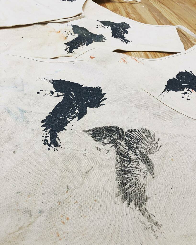 What do you do when you teach art in a school with a raven mascot? #putabirdonit @maple_ridge_ss @mapleridgeSCDSB instagr.am/p/CV5l-bIrtQK/