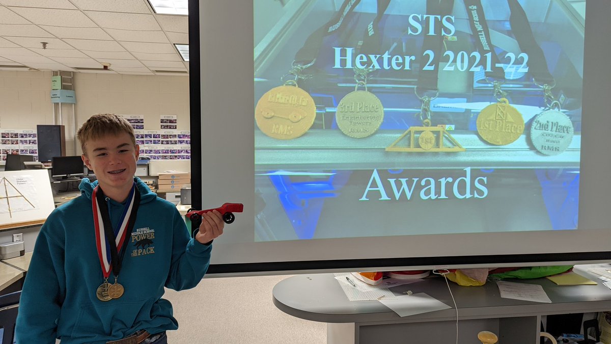 ChristiansenSTS's tweet photo. Eli broke a 20+ year old record to become the fastest CO2 car racer  in RMS history! Nice job! @mps_russell #russellexploratory #STS https://t.co/nzsonUtsEm