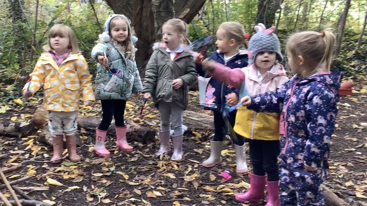 SouthdownCP's tweet photo. Nursery have had a lovely time today recreating bonfire night in the woods. They built a bonfire , had hot chocolate and ‘sparkler’ snacks around it and sang firework songs. #outdoorlearning #togetherinlearning #beallyoucanbe @OutdoorClassDay https://t.co/xPhrdE0cov