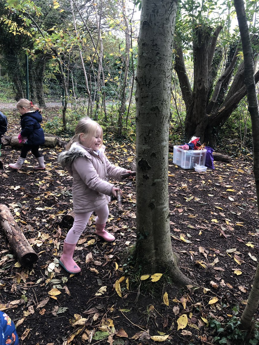 SouthdownCP's tweet photo. Nursery have had a lovely time today recreating bonfire night in the woods. They built a bonfire , had hot chocolate and ‘sparkler’ snacks around it and sang firework songs. #outdoorlearning #togetherinlearning #beallyoucanbe @OutdoorClassDay https://t.co/xPhrdE0cov
