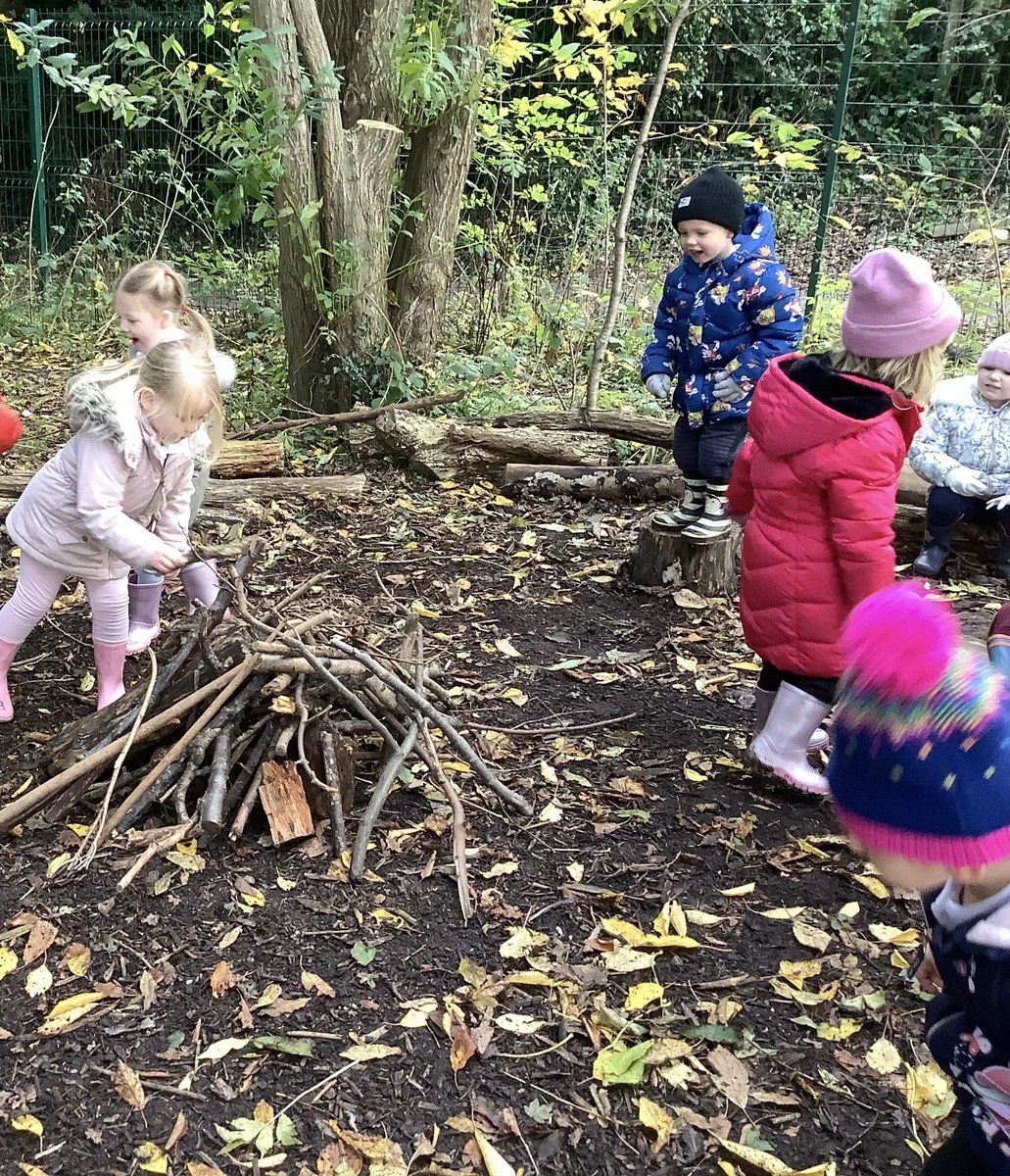 SouthdownCP's tweet photo. Nursery have had a lovely time today recreating bonfire night in the woods. They built a bonfire , had hot chocolate and ‘sparkler’ snacks around it and sang firework songs. #outdoorlearning #togetherinlearning #beallyoucanbe @OutdoorClassDay https://t.co/xPhrdE0cov