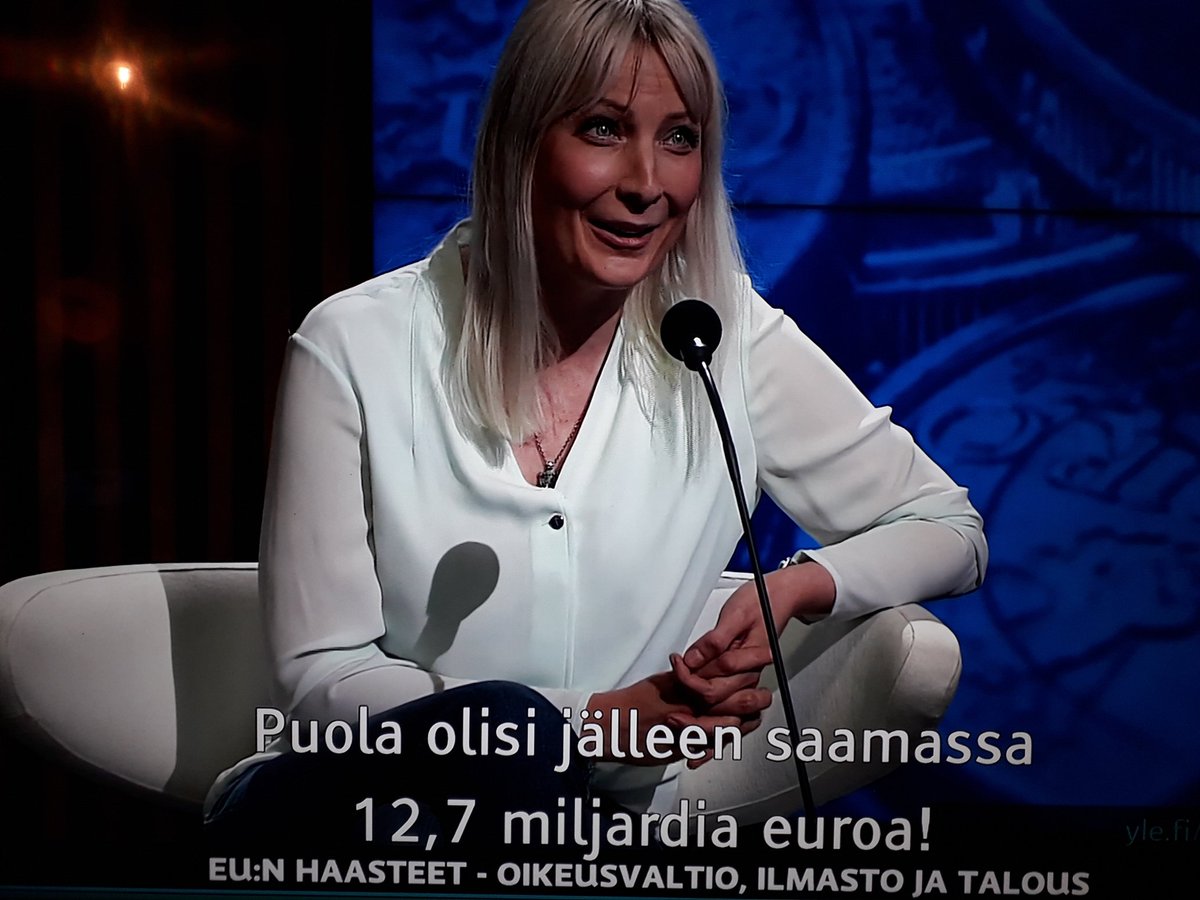 TommiPalve's tweet photo. Kannatti jatkaa katsomista. :D
Nämä kaikki neljä koko lähetyksen mollanneet porukalla Puolaa. Sitten alkoivat porukalla kehumaan EU:n sosiaalirahastoa, johon EU:n nettomaksajat laittaa rahaa, (Suomi 840 miljoonaa).
Laura päätti muistuttaa mihin ne rahat menee. :D
#servaus https://t.co/YUrHGM8EeJ