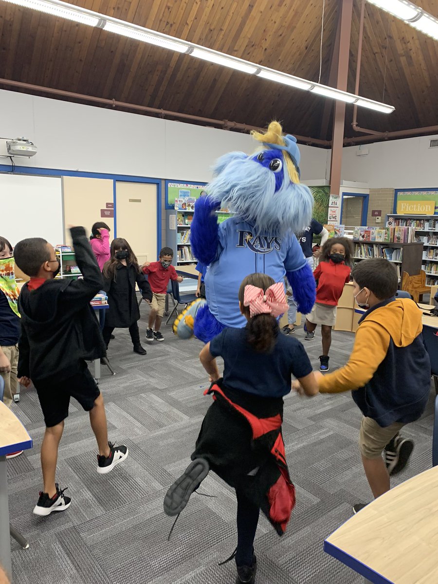 Had some visitors today for CEO’s in Schools!  Thanks to Brian Auld for answering students’ questions and bringing Raymond!  He loved reading in the library and teaching the students some new dance moves! <a href="/WoodbridgeElem/">WoodbridgeElem</a> <a href="/hubofschool/">HCPS Library Media</a> #GoRays