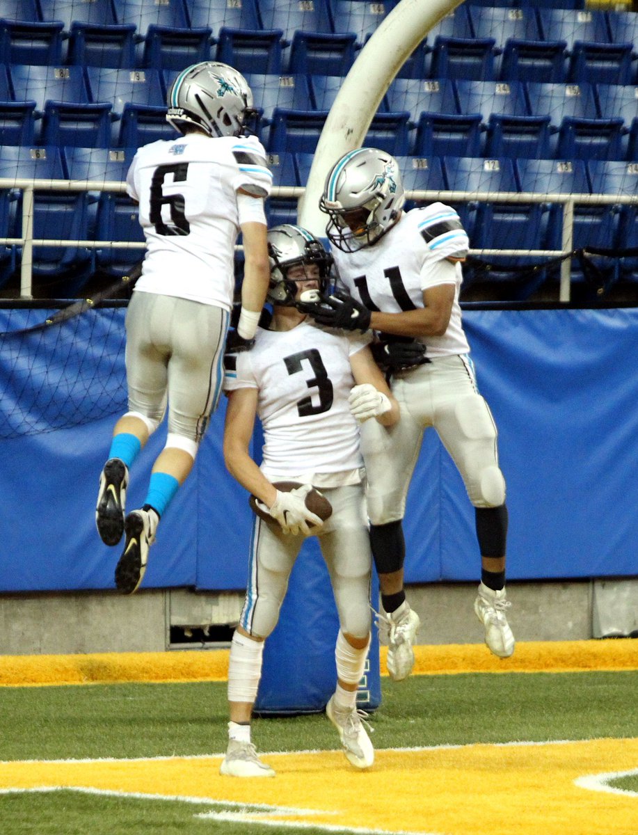 JaredRubadoBP's tweet photo. Sometimes losing is the perfect ingredient for a winning season. For the Mahnomen-Waubun Thunderbirds, one regular-season loss made the difference in their second section championship in four seasons. Read about Thursday's big win here: https://t.co/QawaxFu8W8 https://t.co/caZyPlkLrK