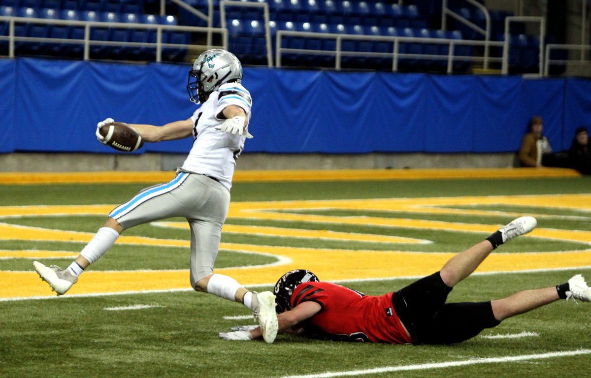 JaredRubadoBP's tweet photo. Sometimes losing is the perfect ingredient for a winning season. For the Mahnomen-Waubun Thunderbirds, one regular-season loss made the difference in their second section championship in four seasons. Read about Thursday's big win here: https://t.co/QawaxFu8W8 https://t.co/caZyPlkLrK
