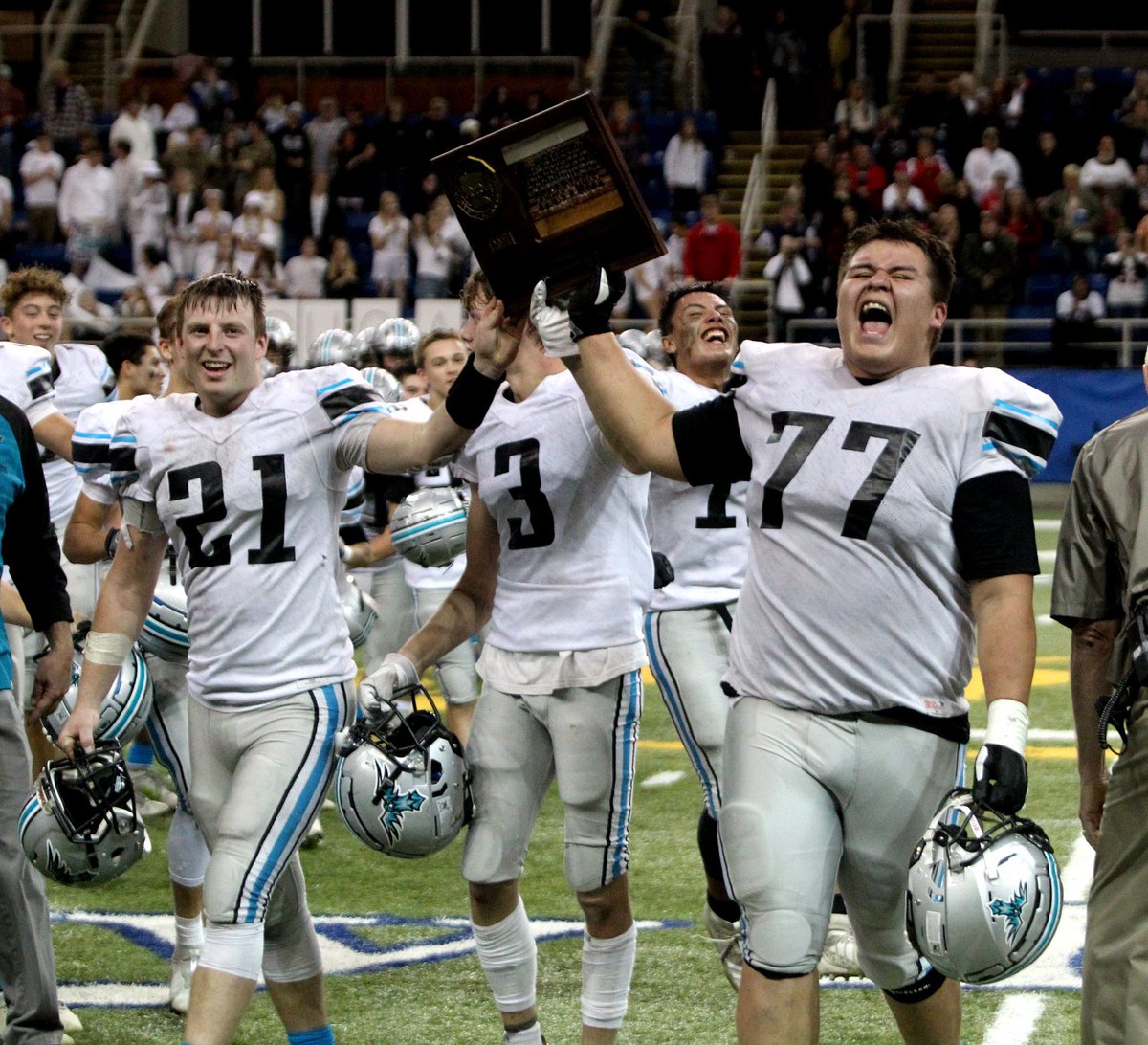 JaredRubadoBP's tweet photo. Sometimes losing is the perfect ingredient for a winning season. For the Mahnomen-Waubun Thunderbirds, one regular-season loss made the difference in their second section championship in four seasons. Read about Thursday's big win here: https://t.co/QawaxFu8W8 https://t.co/caZyPlkLrK