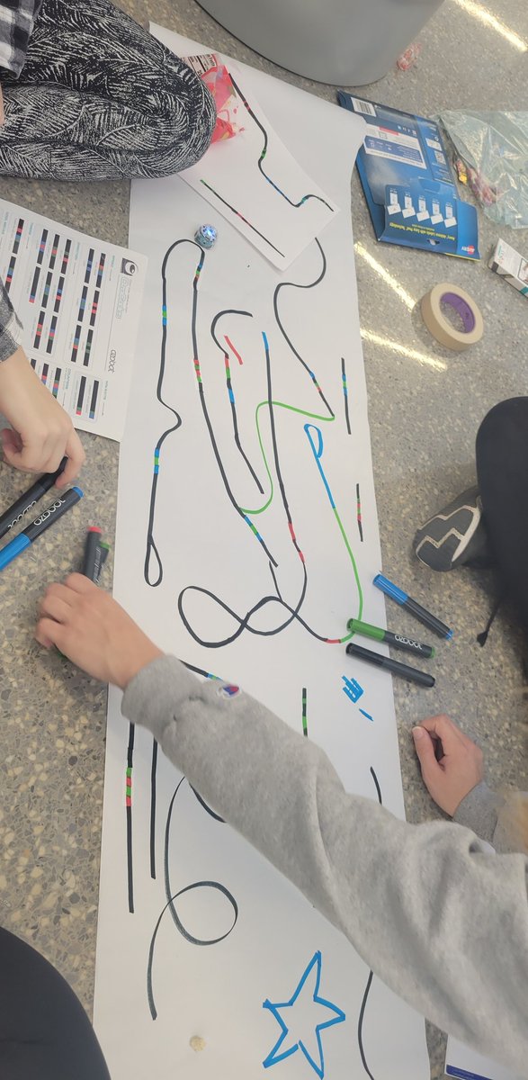 CarleyLarsen's tweet photo. Learning how to code through fun activities!! #HourofCode @COE_UNI #CSforGood @northerniowa https://t.co/R8kIvbmu8C