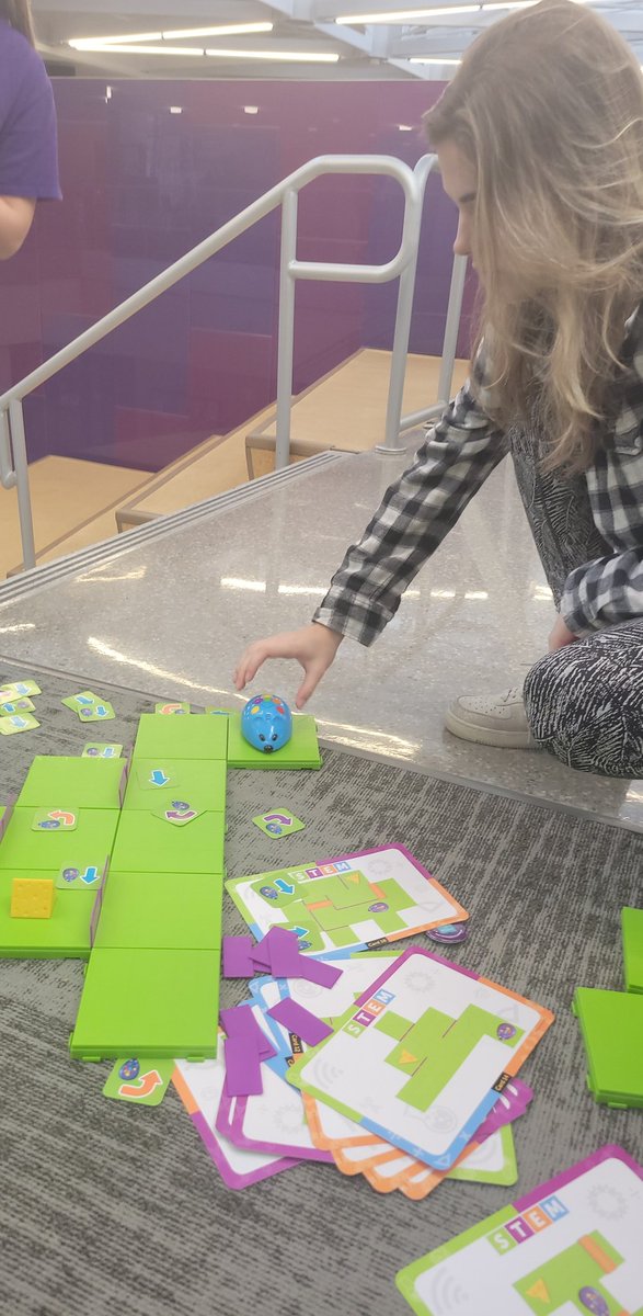 CarleyLarsen's tweet photo. Learning how to code through fun activities!! #HourofCode @COE_UNI #CSforGood @northerniowa https://t.co/R8kIvbmu8C