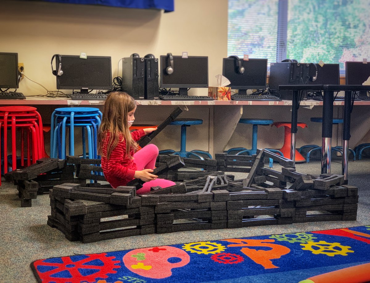 WestLakeElem's tweet photo. Sometimes the best building materials are absolutely free. #stemgineers #wlestem @WCPSSElemScie @STEM_WCPSS https://t.co/A9WDt6YkcY