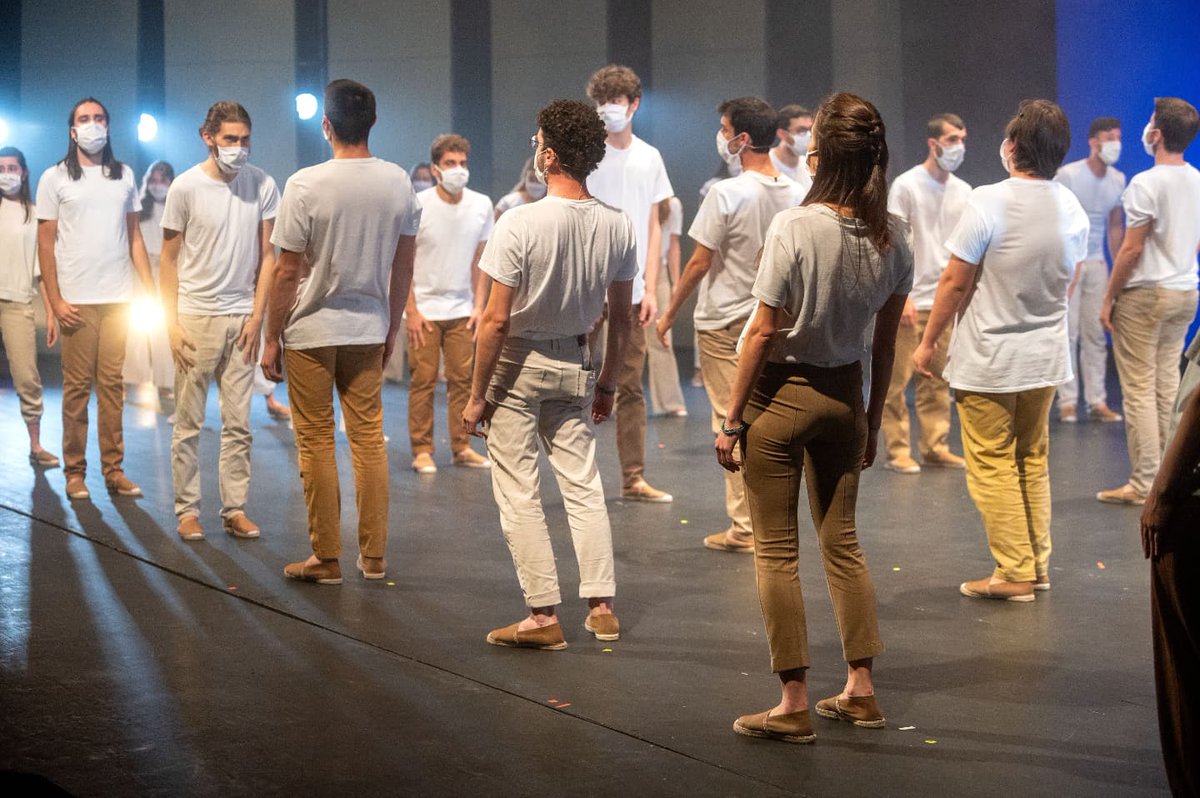 corjoveaunio's tweet photo. 🎊Aquests dies s’està celebrant el Festival Coral Internacional Gustavo Gómez Ardil de Colòmbia en format #online. En aquest concurs hi hem presentat els 2 vídeos que publiquem avui a #talcomsom: ‘Nyon Nyon’ i ‘Wau Bulan’ de @VEUScorinfantil (vídeos sencers a #YouTube) https://t.co/e0oBCVUwwC