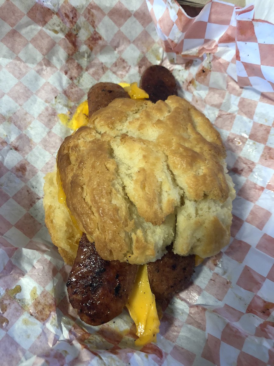 EBrodes's tweet photo. Oh my goddddd 🤤 #BreakfastNoms 
Fat kid is happy. #Seattle https://t.co/rwOaYN0nKc