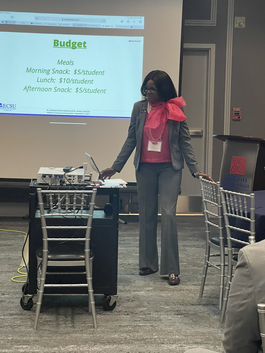 OAHolleyEDU's tweet photo. Dr. Johnson presenting on educational opportunities for younger students (Linked In Learning) and @ECSU Aviation Program efforts to increase females in the field of aviation! #BlueTableTalk #VikingPride https://t.co/Yn131iFUpN
