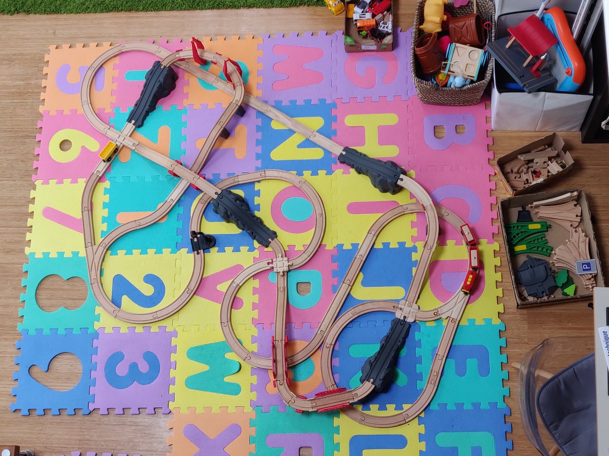 Toy Train Tracks tweet media