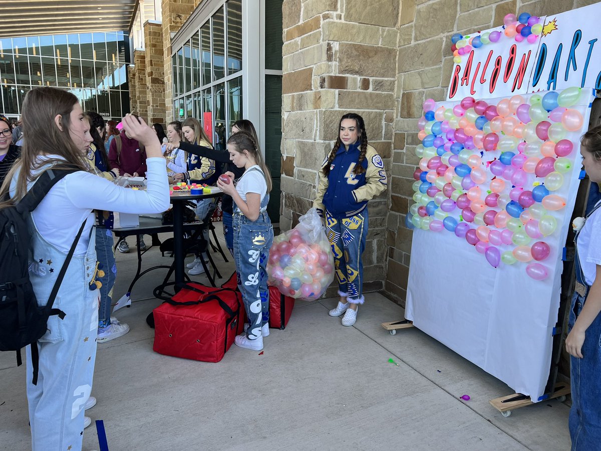 MontgomeryISD's tweet photo. #CarnivalattheCreek today supporting all @LakeCreekHS clubs and organizations! A fun and interactive way to raise $ for student organizations, while advertising all the clubs that are available for students to join! It’s a great day to be a Lake Creek Lion!#WeAreMontgomeryISD https://t.co/BHtojR3LSE