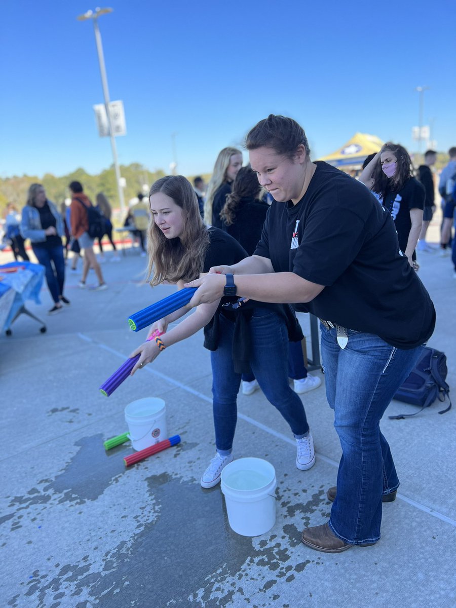 MontgomeryISD's tweet photo. #CarnivalattheCreek today supporting all @LakeCreekHS clubs and organizations! A fun and interactive way to raise $ for student organizations, while advertising all the clubs that are available for students to join! It’s a great day to be a Lake Creek Lion!#WeAreMontgomeryISD https://t.co/BHtojR3LSE