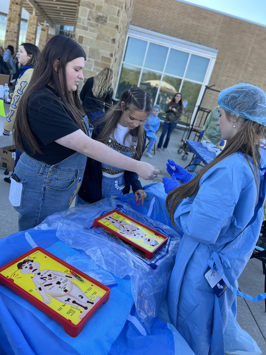 #CarnivalattheCreek today supporting all <a href="/LakeCreekHS/">Lake Creek High School</a> clubs and organizations! A fun and interactive way to raise $ for student organizations, while advertising all the clubs that are available for students to join! It’s a great day to be a Lake Creek Lion!#WeAreMontgomeryISD