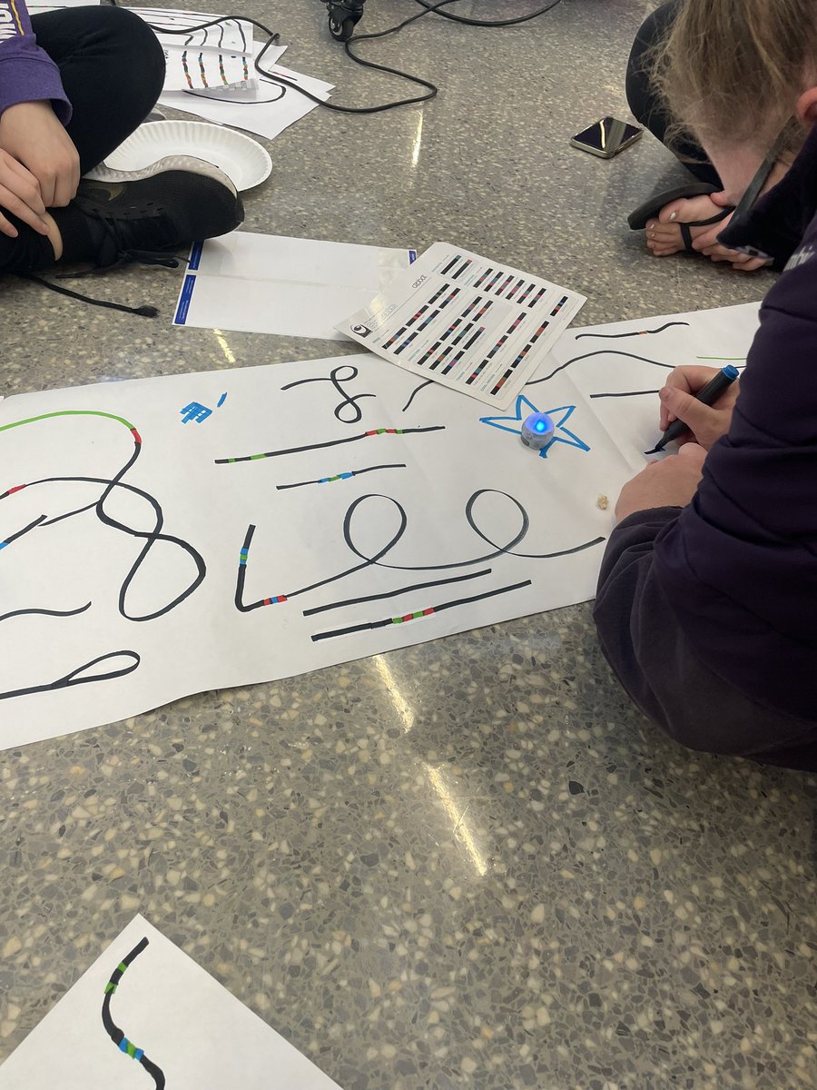 AllisonDailey9's tweet photo. This was a lot of fun! #HourOfCode @COE_UNI #unietd https://t.co/mf2CKpc2dS