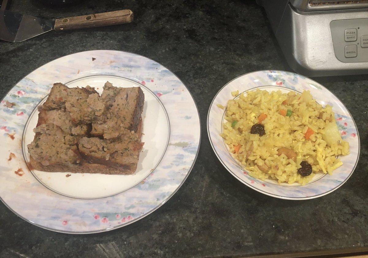 DWHoops's tweet photo. Chilly Friday #LunchWithLin homemade open-faced meatloaf sangwitch, side of Thai pineapple fried rice, Insiders “Ghost on the Beach” a tangy @93XRT dessert https://t.co/Mn1ZpOiote