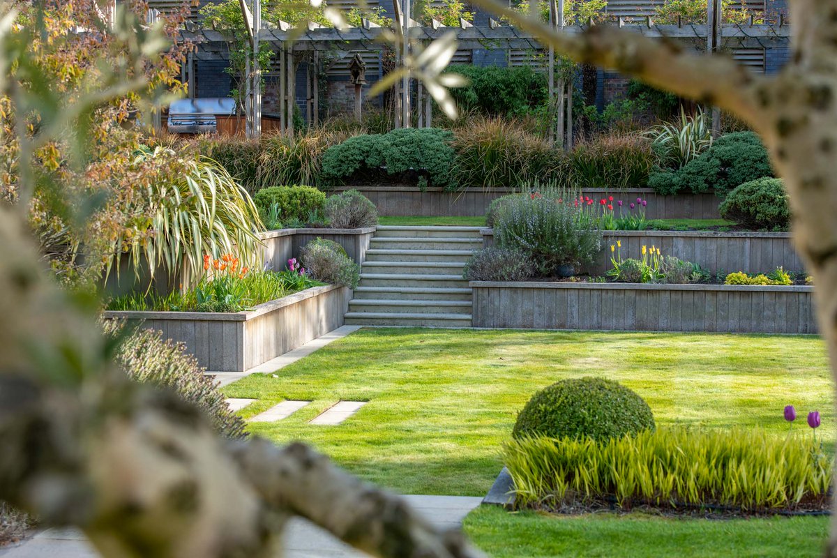 BowlesWyer's tweet photo. A view through to a large garden that our garden aftercare team have been tending to &amp; developing for many years now, and for which we are pleased to have won a BALI Award this year!

#garden #gardening #gardenmaintenance #horticulture #planting #gardener

Photo by @paulupward1 https://t.co/ty0pzAX3bC