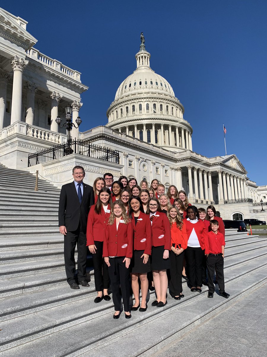 hhs_fccla's tweet photo. Highlands FCCLA meeting with @RepThomasMassie and @LeaderMcConnell as part of our FCCLA Capitol Leadership. #makeitcount @FTSchools @FTSUPT @Jodar42 @FTHighlandsHS @KYFCCLA https://t.co/LP0CEzb5mI