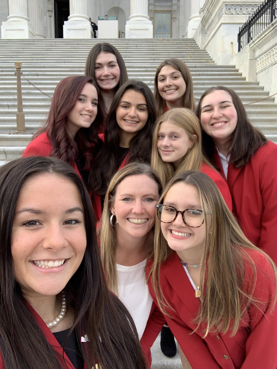 hhs_fccla's tweet photo. Highlands FCCLA meeting with @RepThomasMassie and @LeaderMcConnell as part of our FCCLA Capitol Leadership. #makeitcount @FTSchools @FTSUPT @Jodar42 @FTHighlandsHS @KYFCCLA https://t.co/LP0CEzb5mI