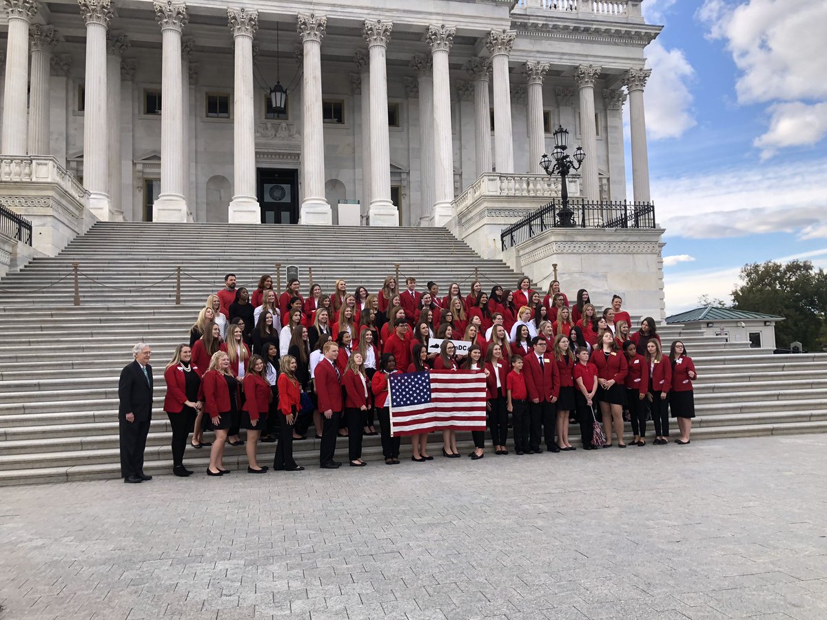 hhs_fccla's tweet photo. Highlands FCCLA meeting with @RepThomasMassie and @LeaderMcConnell as part of our FCCLA Capitol Leadership. #makeitcount @FTSchools @FTSUPT @Jodar42 @FTHighlandsHS @KYFCCLA https://t.co/LP0CEzb5mI